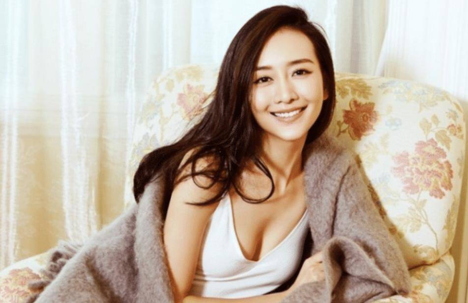 女明星王鸥，与自然美景的邂逅，探索内心宁静之道
