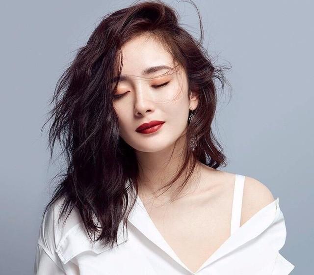 杨幂最新发型揭秘，小巷深处的时尚秘境 2025年潮流风向标